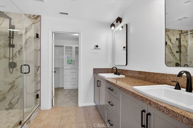 575 Rockefeller, Irvine, CA 92612