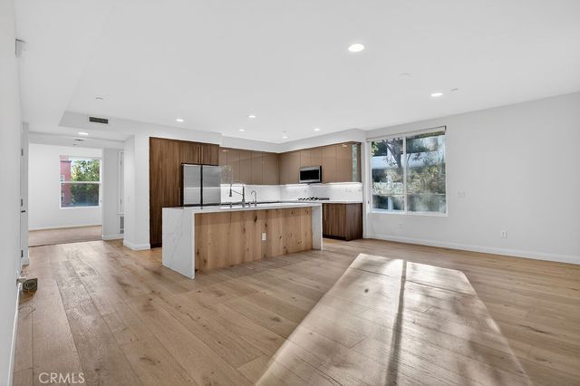 575 Rockefeller, Irvine, CA 92612