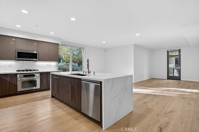 575 Rockefeller, Irvine, CA 92612