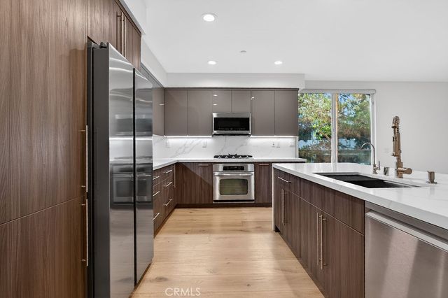 575 Rockefeller, Irvine, CA 92612