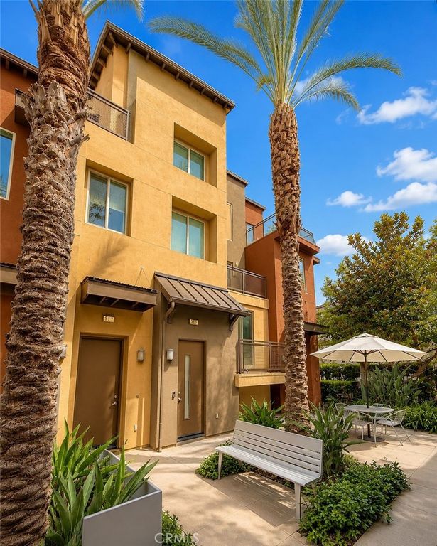575 Rockefeller, Irvine, CA 92612