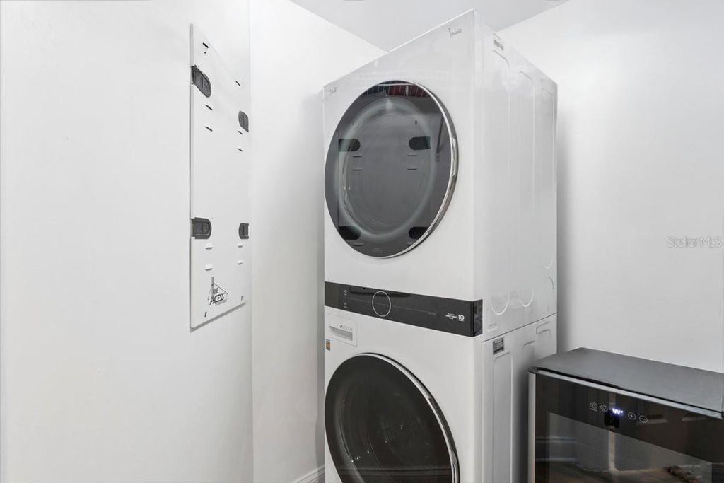 Image 36 of property listing at 231 RIVERSIDE DRIVE 2002, Holly Hill, FL 32117