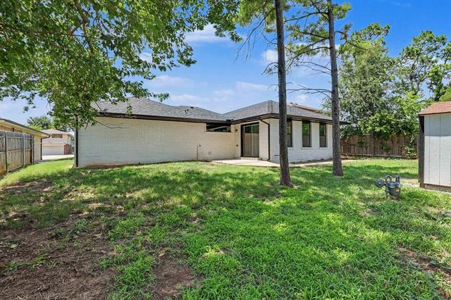 106 Briarwood Street, Oklahoma City, OK 73160