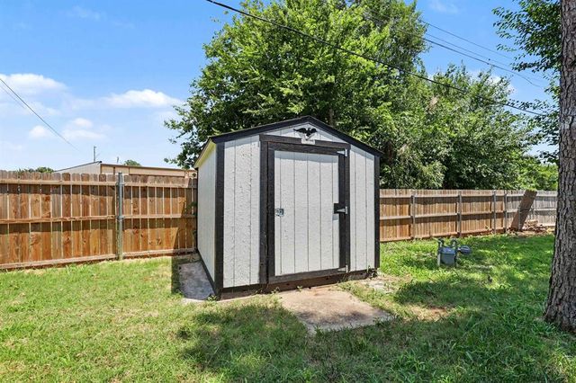 106 Briarwood Street, Oklahoma City, OK 73160