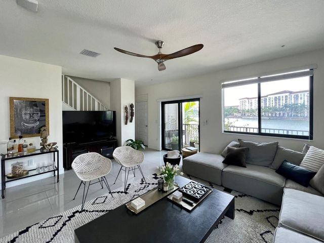 4713 NW 84th Court, Doral, FL 33166