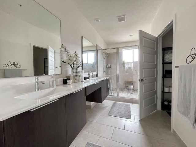 4713 NW 84th Court, Doral, FL 33166