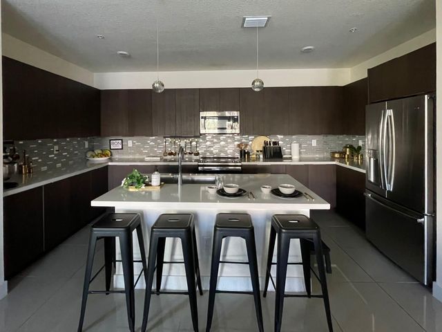 4713 NW 84th Court, Doral, FL 33166