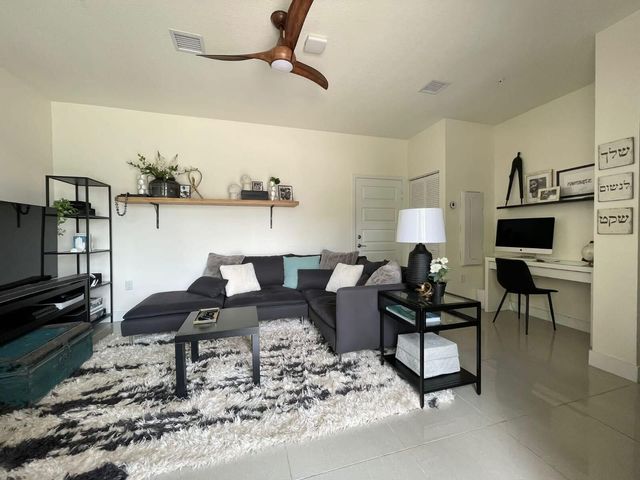 4713 NW 84th Court, Doral, FL 33166