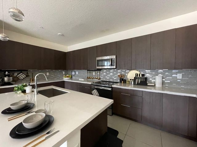 4713 NW 84th Court, Doral, FL 33166