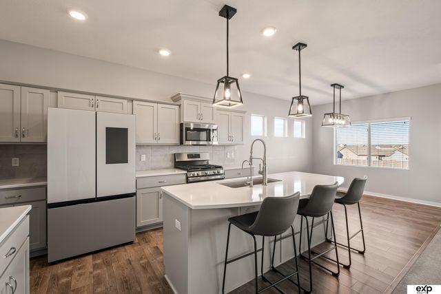 17608 Palisades Drive, Omaha, NE 68136