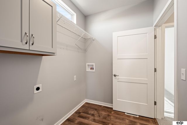 17608 Palisades Drive, Omaha, NE 68136