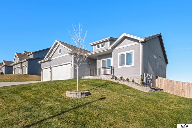 17608 Palisades Drive, Omaha, NE 68136