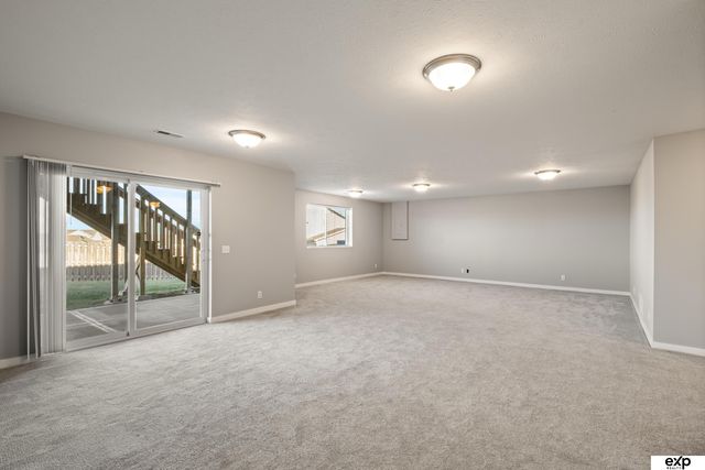 17608 Palisades Drive, Omaha, NE 68136