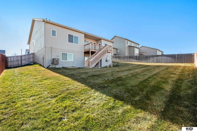 17608 Palisades Drive, Omaha, NE 68136