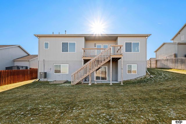 17608 Palisades Drive, Omaha, NE 68136