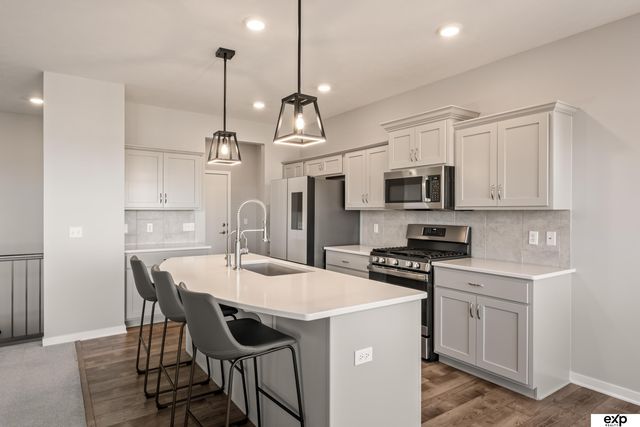 17608 Palisades Drive, Omaha, NE 68136