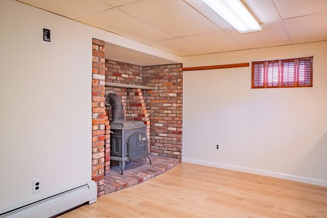 7 Cedarcrest Rd, Salem, MA 01970