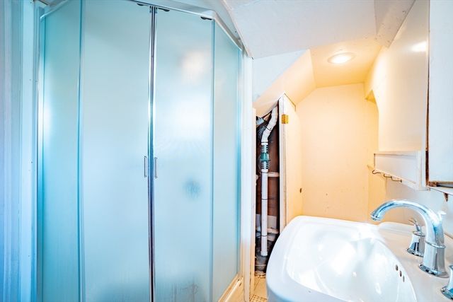 7 Cedarcrest Rd, Salem, MA 01970