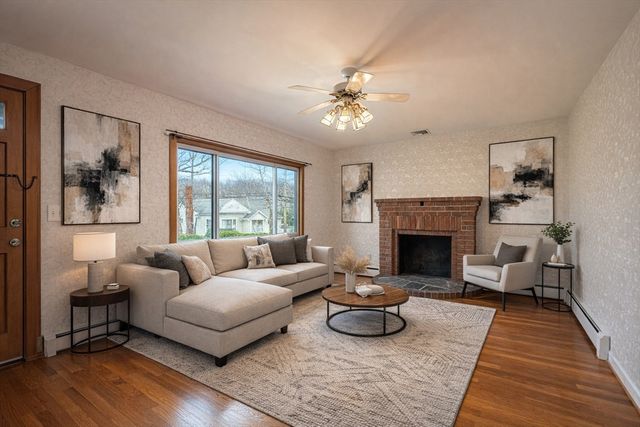 7 Cedarcrest Rd, Salem, MA 01970