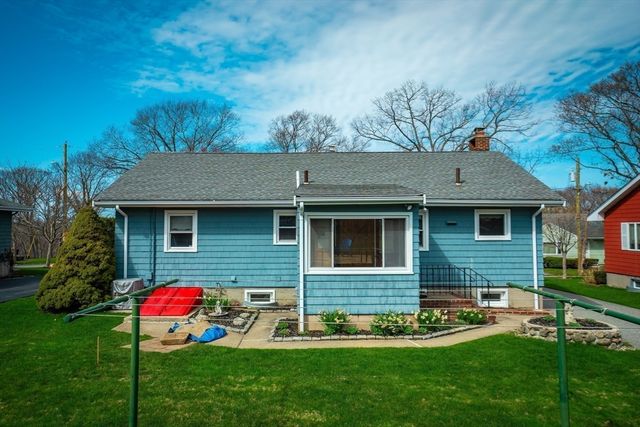 7 Cedarcrest Rd, Salem, MA 01970