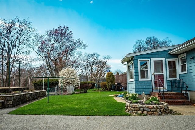 7 Cedarcrest Rd, Salem, MA 01970