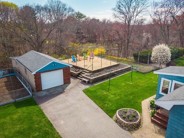 7 Cedarcrest Rd, Salem, MA 01970