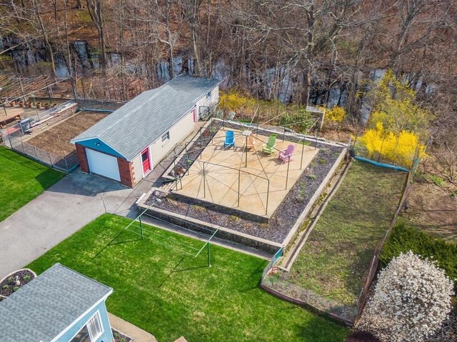 7 Cedarcrest Rd, Salem, MA 01970