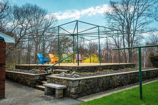 7 Cedarcrest Rd, Salem, MA 01970