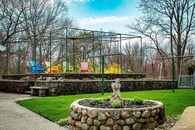 7 Cedarcrest Rd, Salem, MA 01970