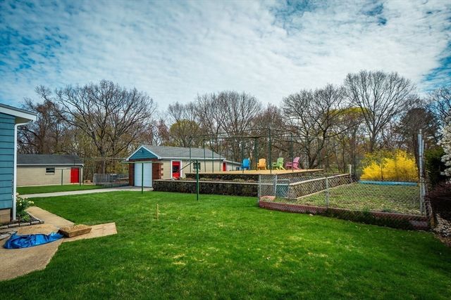 7 Cedarcrest Rd, Salem, MA 01970