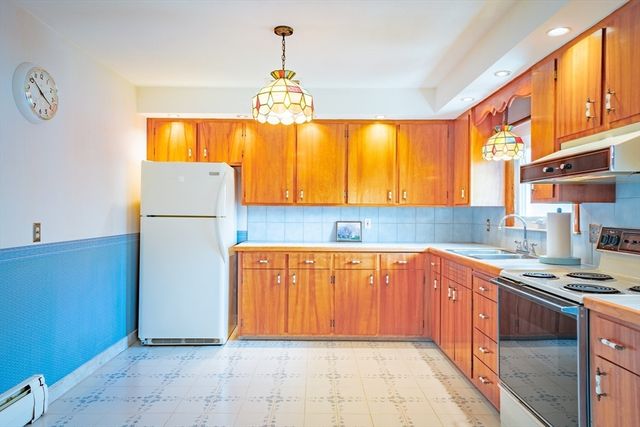 7 Cedarcrest Rd, Salem, MA 01970