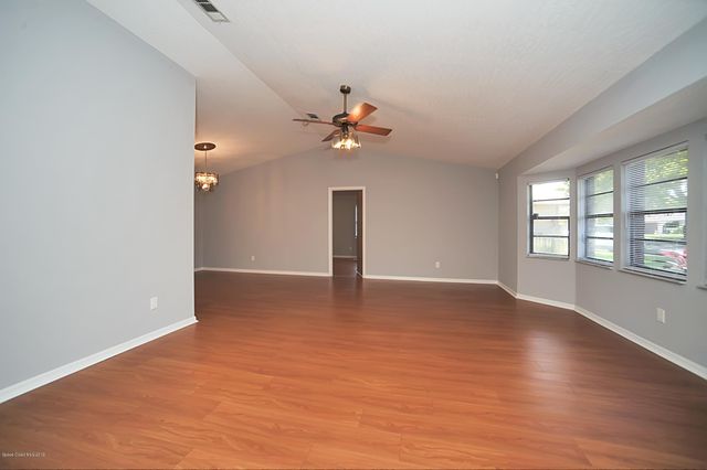 1068 Pineapple Avenue NE, Palm Bay, FL 32905