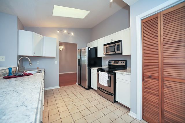 1068 Pineapple Avenue NE, Palm Bay, FL 32905
