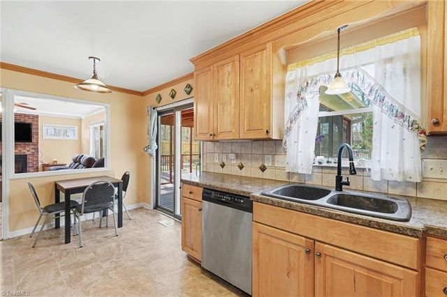 6211 Oak Forest Court, Summerfield, NC 27358