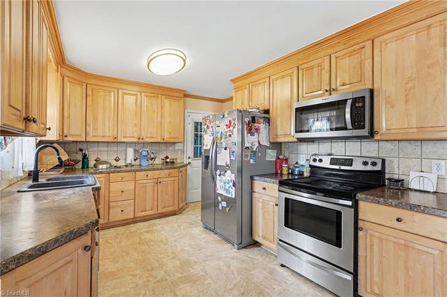 6211 Oak Forest Court, Summerfield, NC 27358