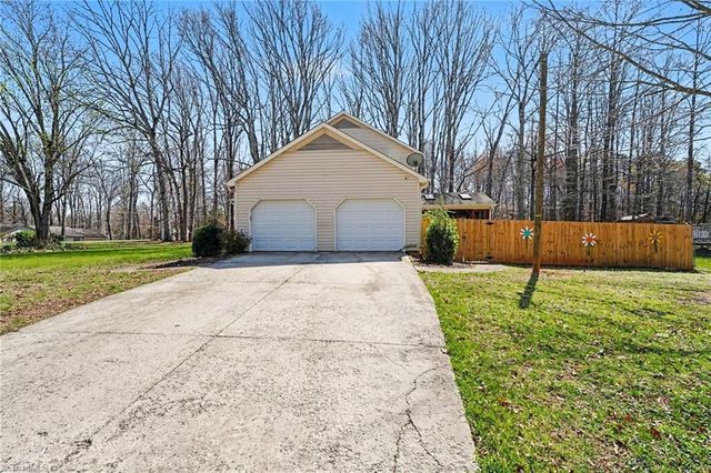 6211 Oak Forest Court, Summerfield, NC 27358