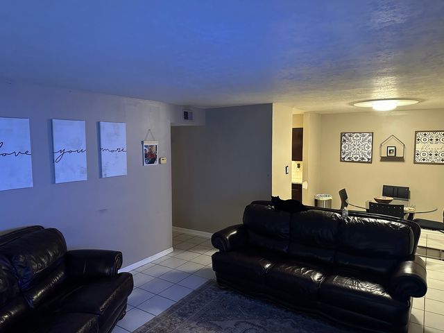 6145 KNOLLWOOD Court 101, Willowbrook, IL 60527