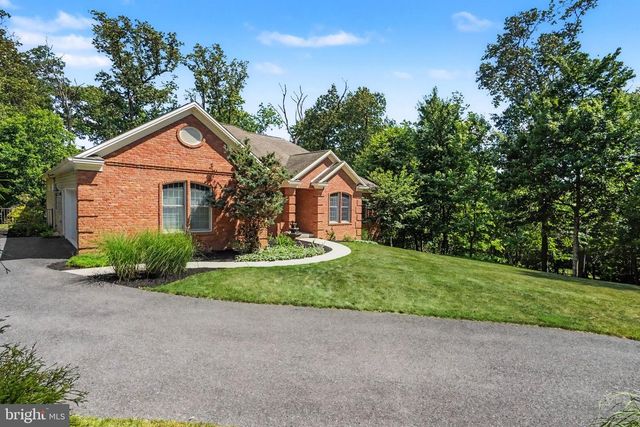 4805 MOUNTAIN RISE DR, Harrisburg, PA 17110