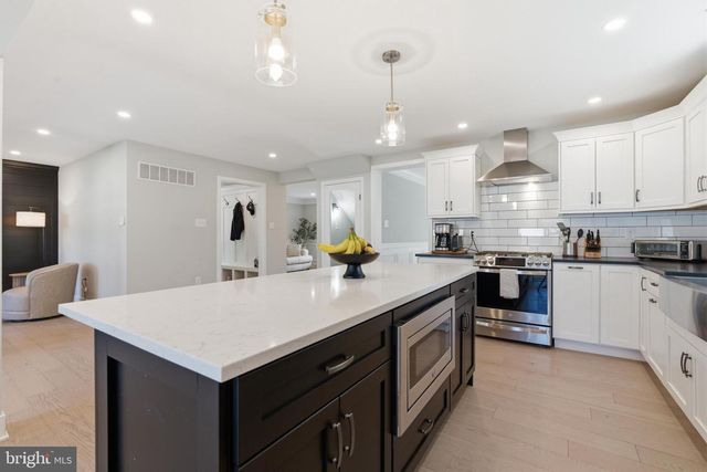 732 OAK WAY, Havertown, PA 19083