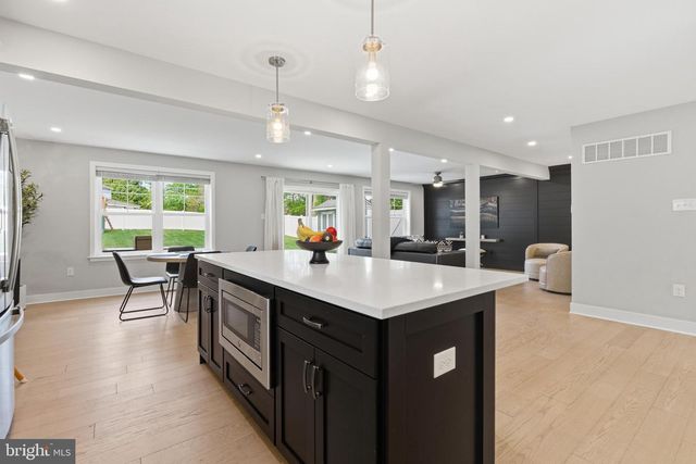 732 OAK WAY, Havertown, PA 19083