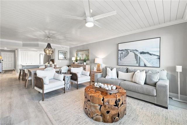 9103 Vanderbilt DR 208, Naples, FL 34108