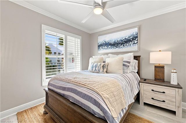 9103 Vanderbilt DR 208, Naples, FL 34108