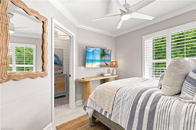 9103 Vanderbilt DR 208, Naples, FL 34108