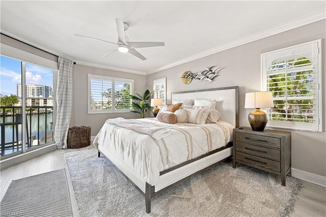 9103 Vanderbilt DR 208, Naples, FL 34108