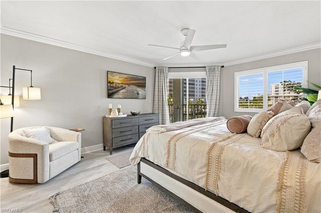 9103 Vanderbilt DR 208, Naples, FL 34108
