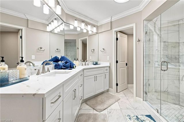 9103 Vanderbilt DR 208, Naples, FL 34108
