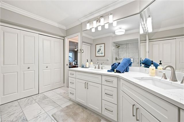 9103 Vanderbilt DR 208, Naples, FL 34108