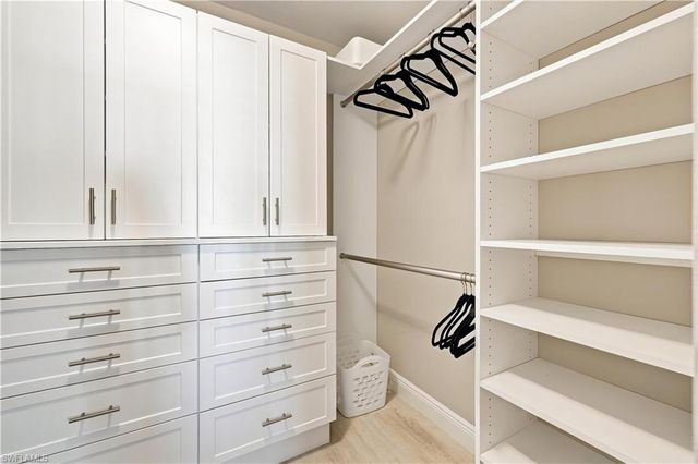 9103 Vanderbilt DR 208, Naples, FL 34108