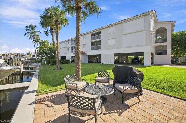 9103 Vanderbilt DR 208, Naples, FL 34108