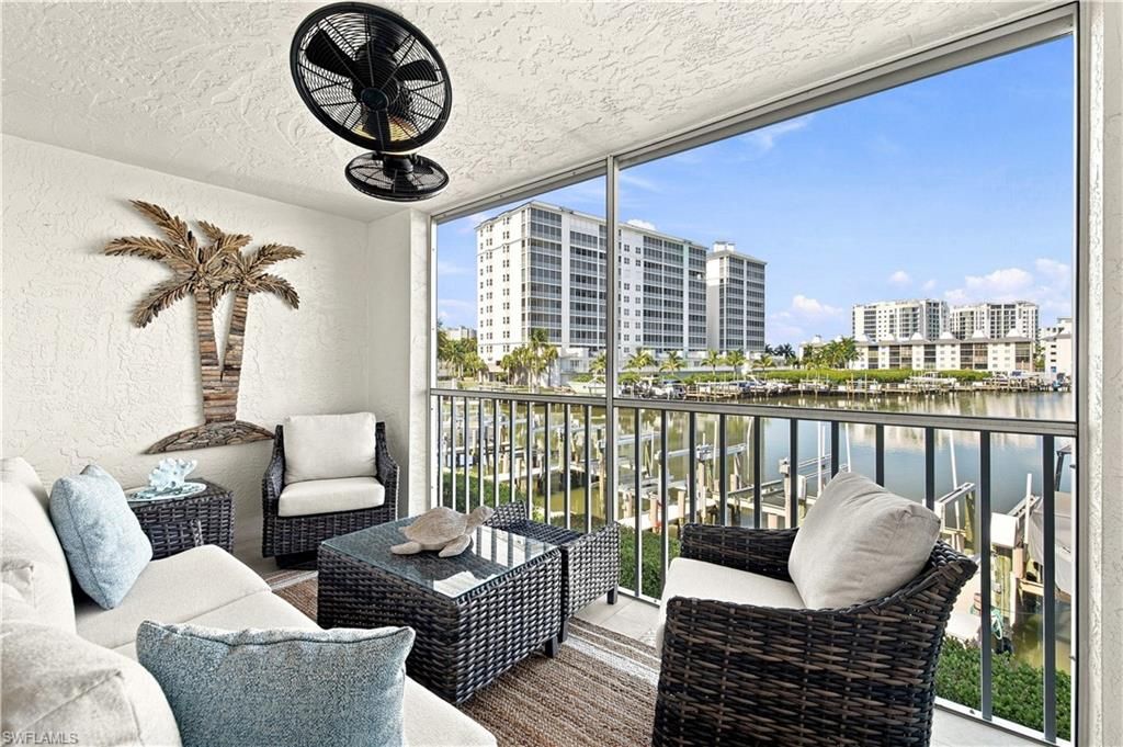 9103 Vanderbilt DR 208, Naples, FL 34108